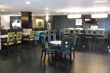 Breakfast/Coffee Service 27 of 33