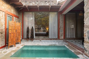 Private pool