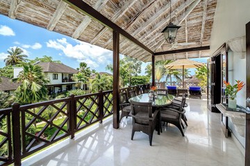 Deep soaking bathtub