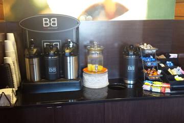 Breakfast/Coffee Service 22 of 24