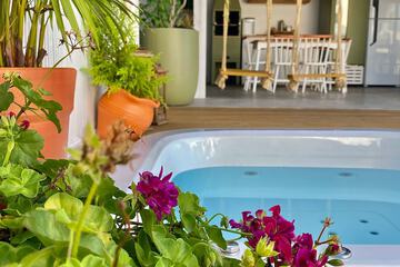 Outdoor spa tub