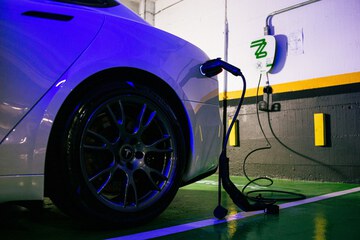 Electric vehicle charging station