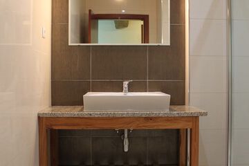 Bathroom sink