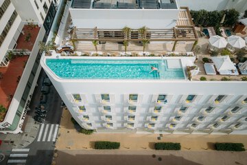 Rooftop pool
