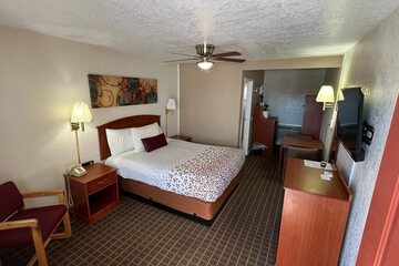 Esquire Inn