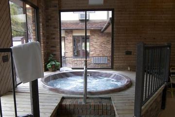 Indoor spa tub