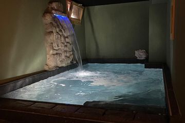 Pool waterfall