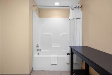 Deep soaking bathtub