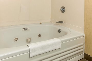 Jetted tub