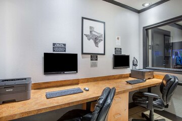 Business Center 20 of 22