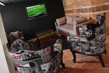 Lobby lounge