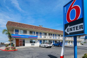 Motel 6 Lost Hills CA