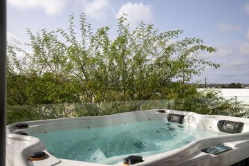 Private spa tub