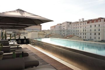 Rooftop pool