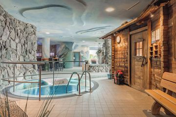 Indoor spa tub