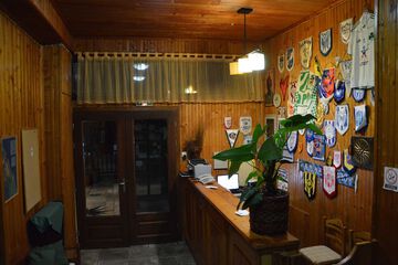 Check-in/check-out kiosk