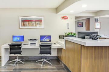 Anaheim Desert Inn & Suites