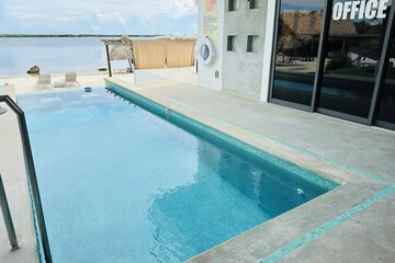 Infinity pool