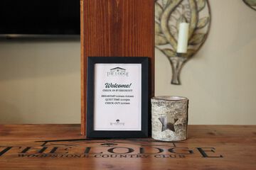 Check-in/check-out kiosk