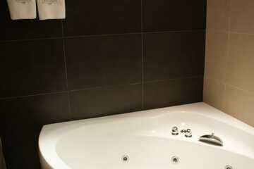 Jetted tub