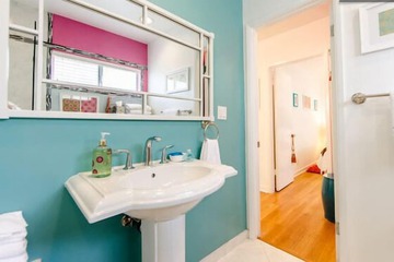 Bathroom sink