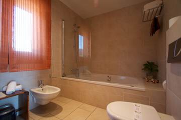 Jetted tub