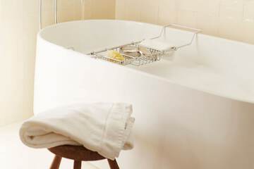 Deep soaking bathtub