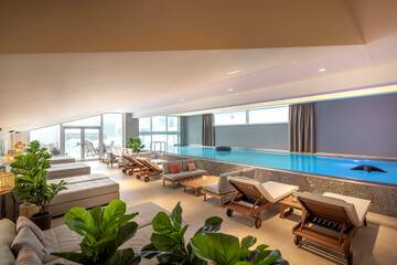 Indoor/outdoor pool