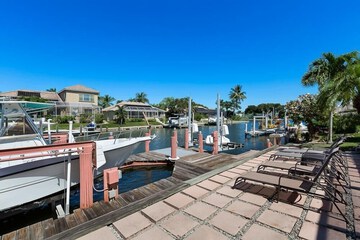 Dock