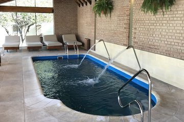 Indoor/outdoor pool