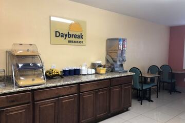 Breakfast/Coffee Service 31 of 40