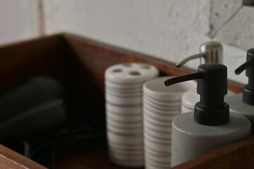 Bathroom amenities