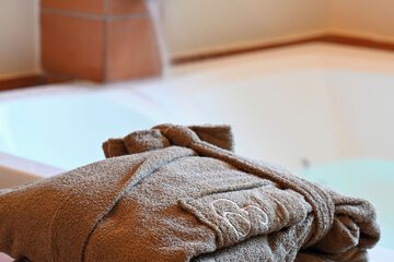 Indoor spa tub
