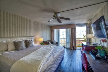 Room 104 of 143