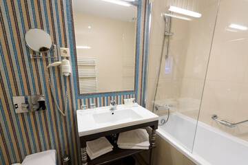 Deep soaking bathtub