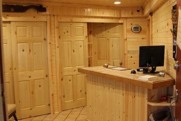 Check-in/check-out kiosk