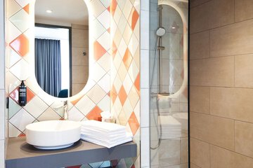 Bathroom shower