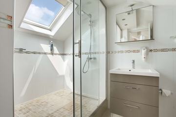 Bathroom shower