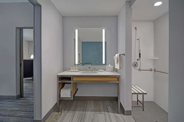 Room 25 of 77