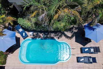 Pool waterfall