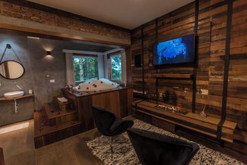 Private spa tub