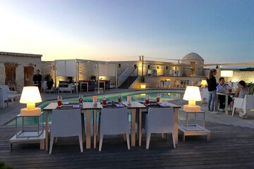 Poolside bar