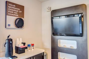 Breakfast/Coffee Service 29 of 33