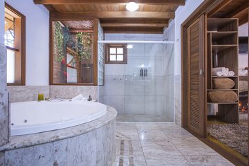 Private spa tub