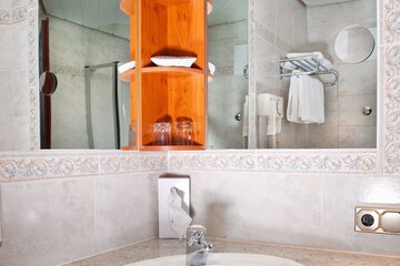 Bathroom sink