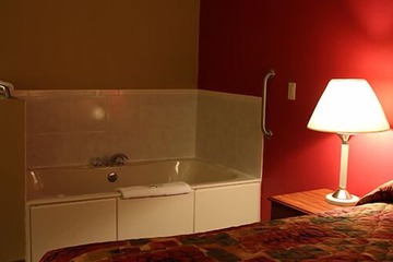 Deep soaking bathtub