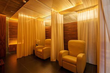 Nail salon