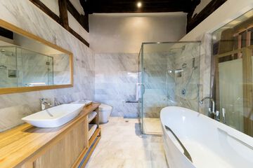 Bathroom shower