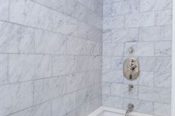 Deep Soaking Bathtub