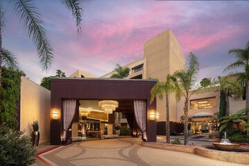 Avenue of the Arts Costa Mesa a Tribute Portfolio Hotel
